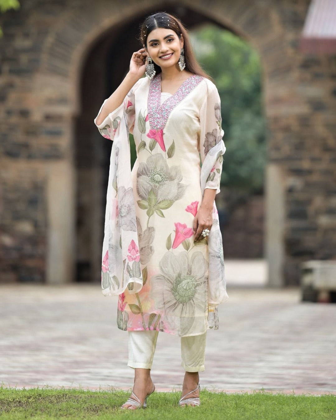 Tremendous Pure Georgette Embroidery Suit Set