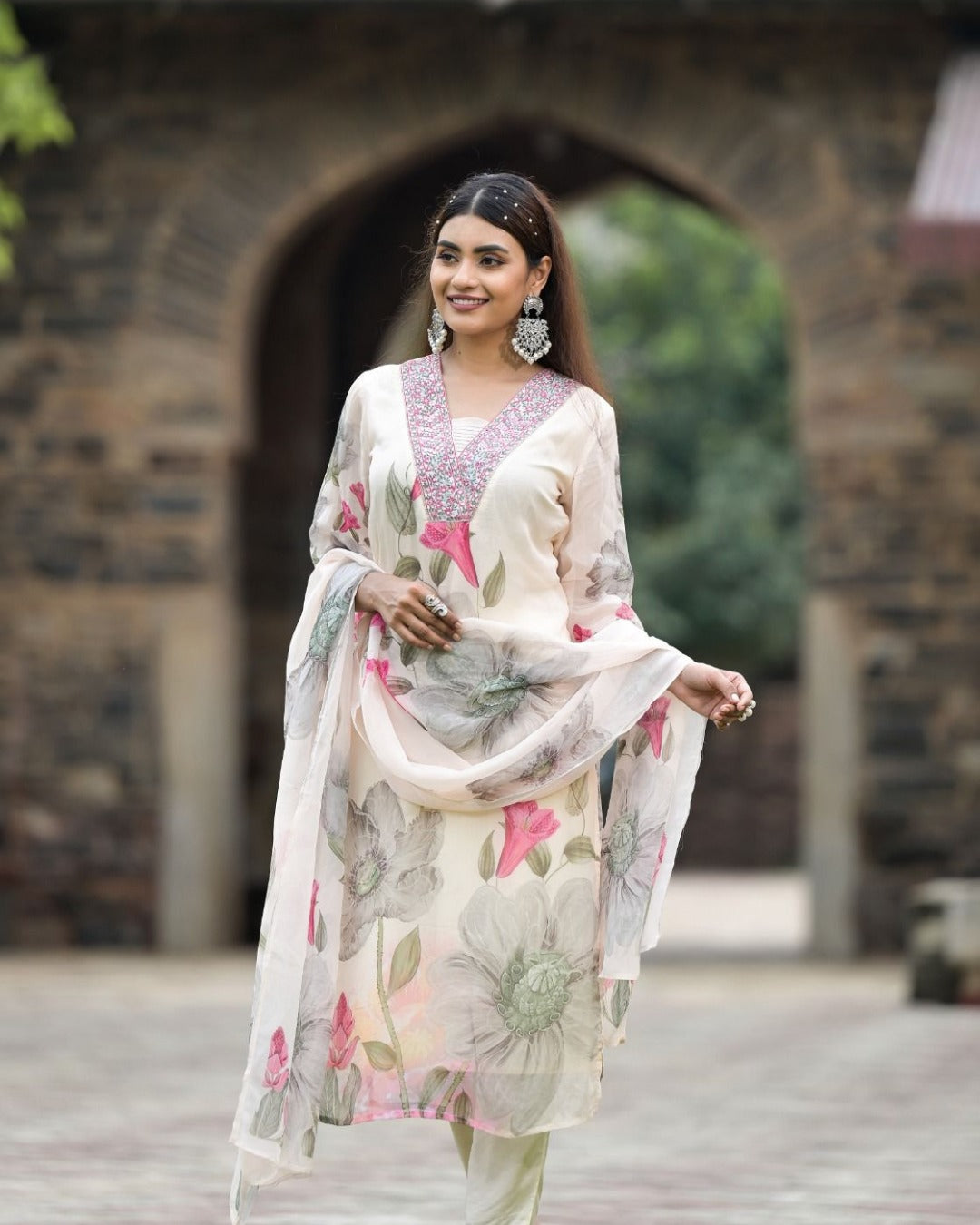 Tremendous Pure Georgette Embroidery Suit Set