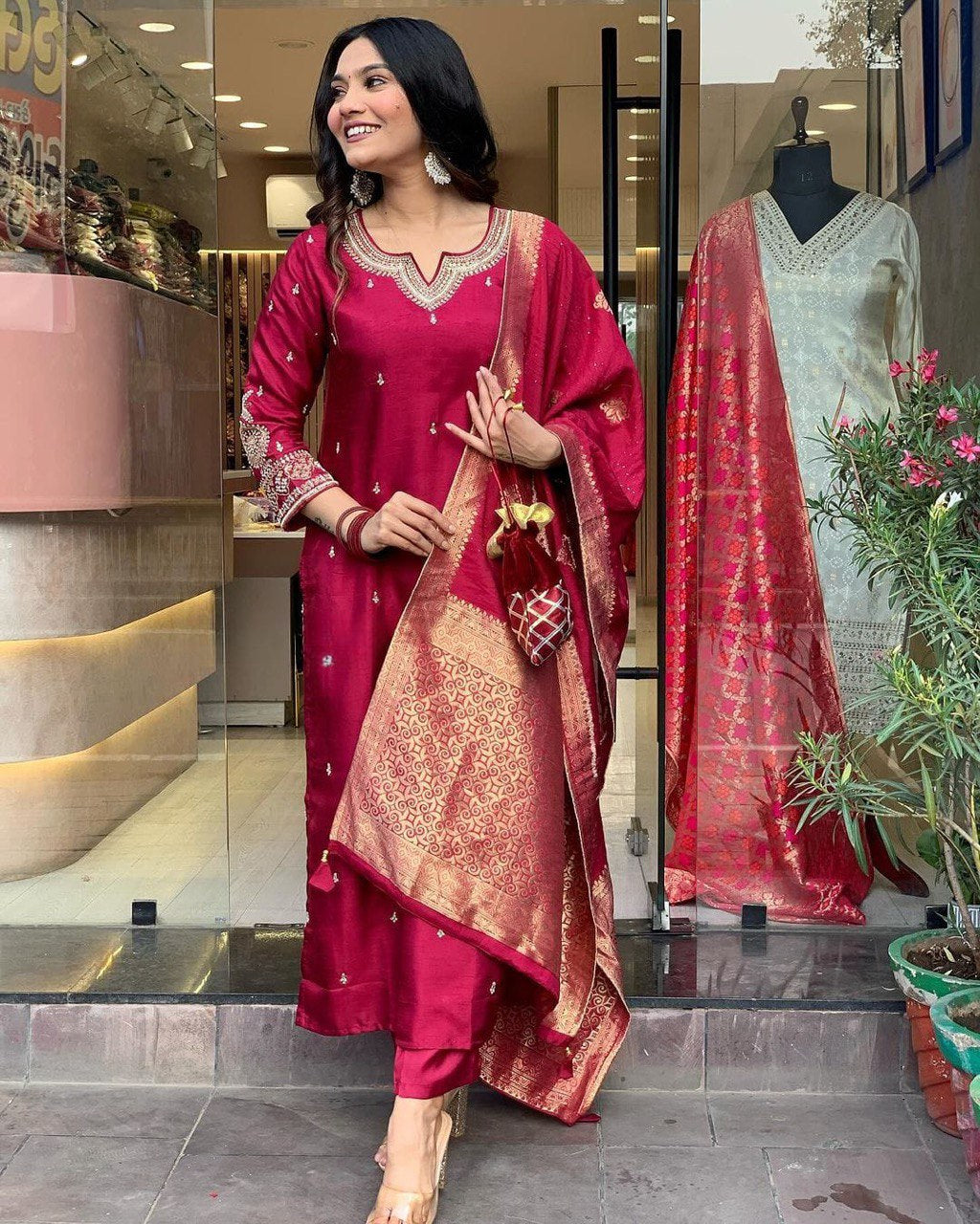 Tremendous Red Beautiful Chanderi Viscose Kurta Set