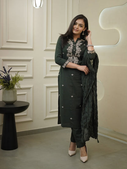Very Good-Looking Rayon Slub Embroidery Suit Set
