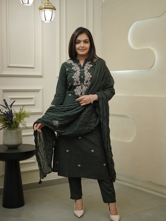 Very Good-Looking Rayon Slub Embroidery Suit Set