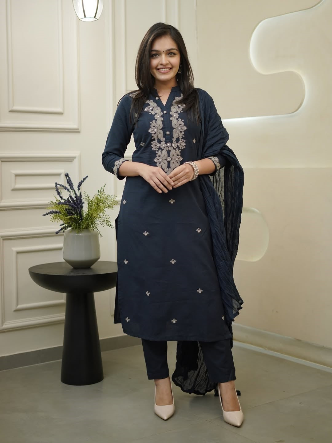 Very Good-Looking Rayon Slub Embroidery Suit Set